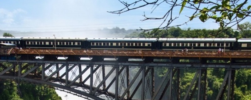 Kør over Victoria Falls med Rovos Rail