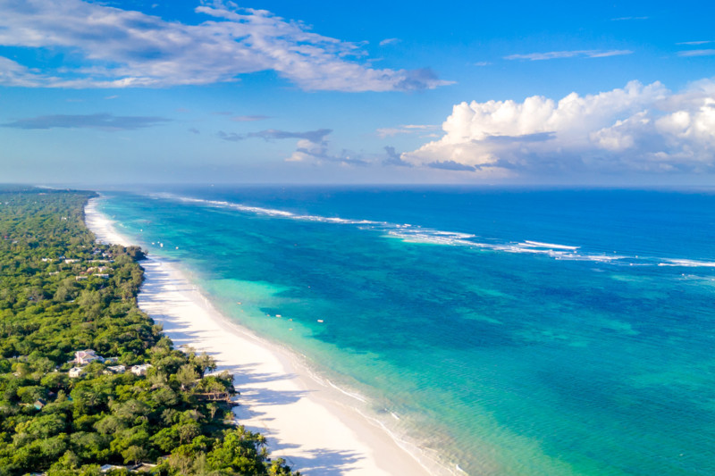 Faldskærmsudspring – Svævende eventyr over Diani Beach