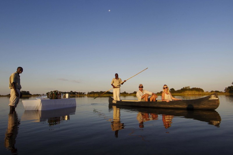 Med erfarne guider glider I stille frem på vandet